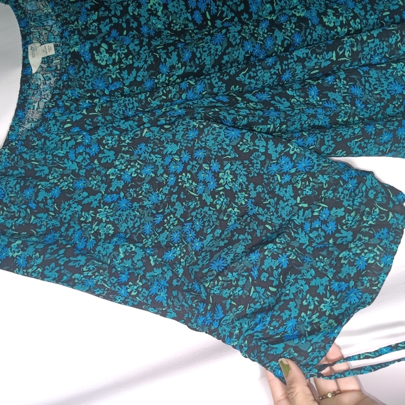 Floral Blue and Black Blouse - Picture 5 of 9